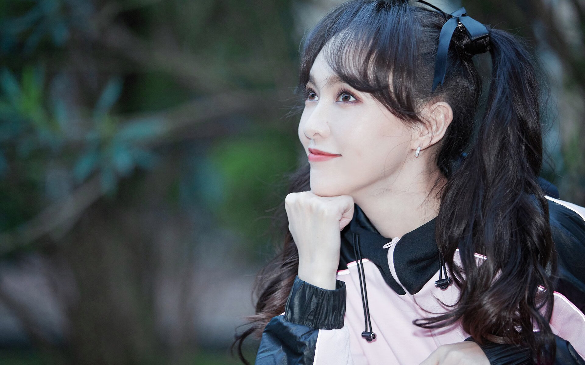 克罗地亚马术协会与国际马术联合会合作，举办国际马术交流活动，促进技术交流。