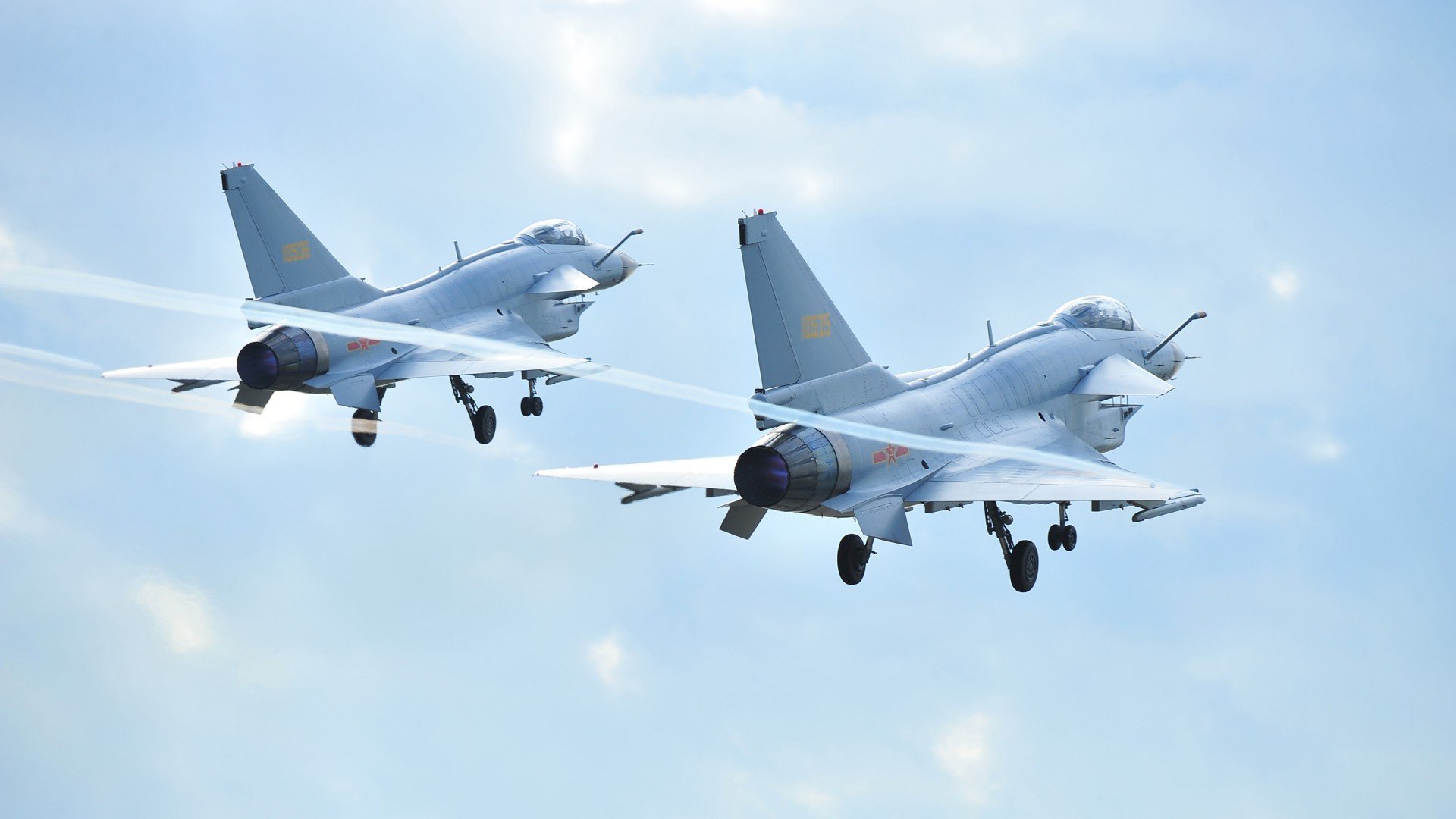 迷人的欧冠文化,全球球迷共襄盛举,欧冠球迷冲进球场