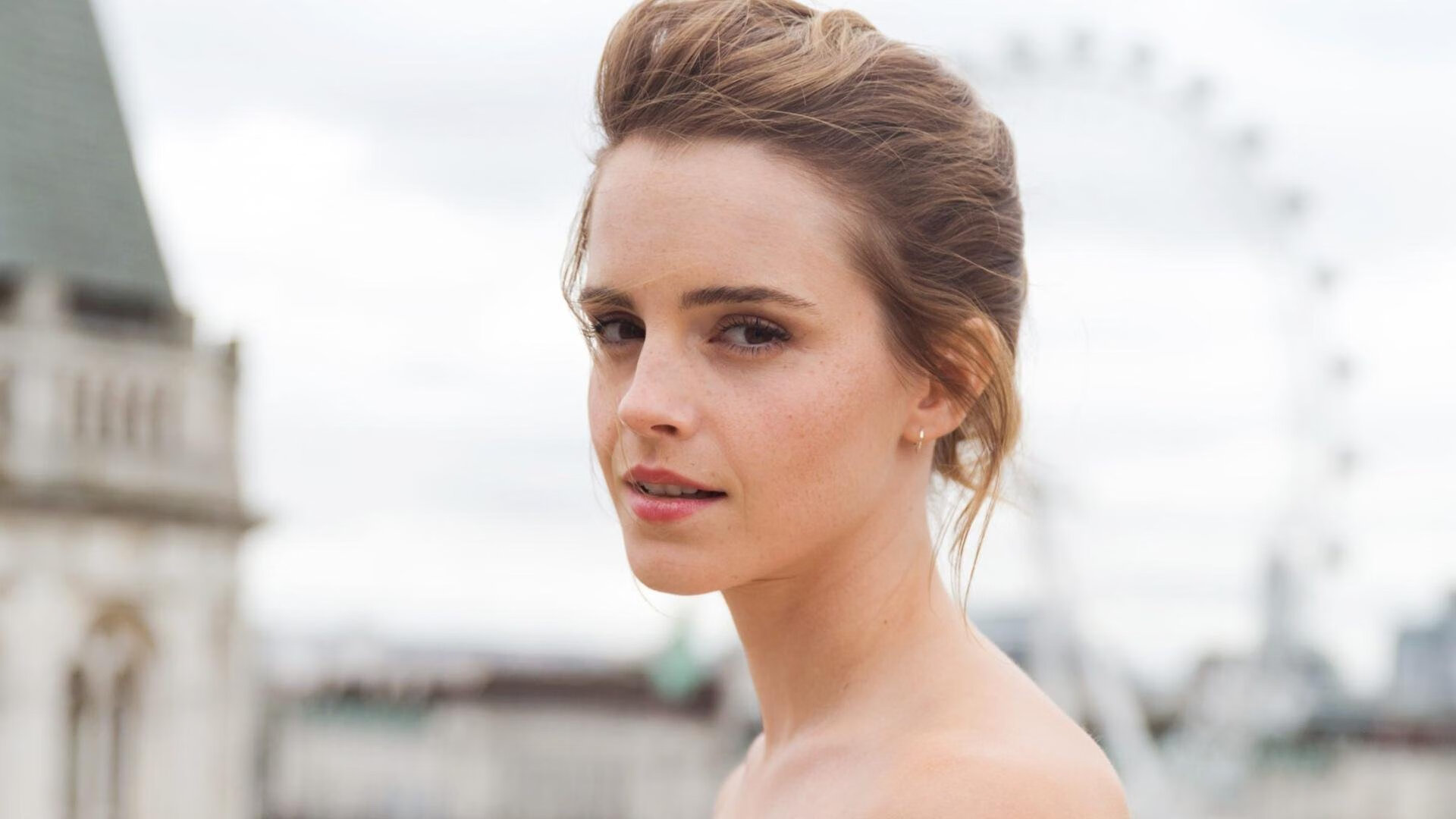 比赛上半场结束时对手领先一步,球队力求反击,球赛上半场和下半场是什么意思