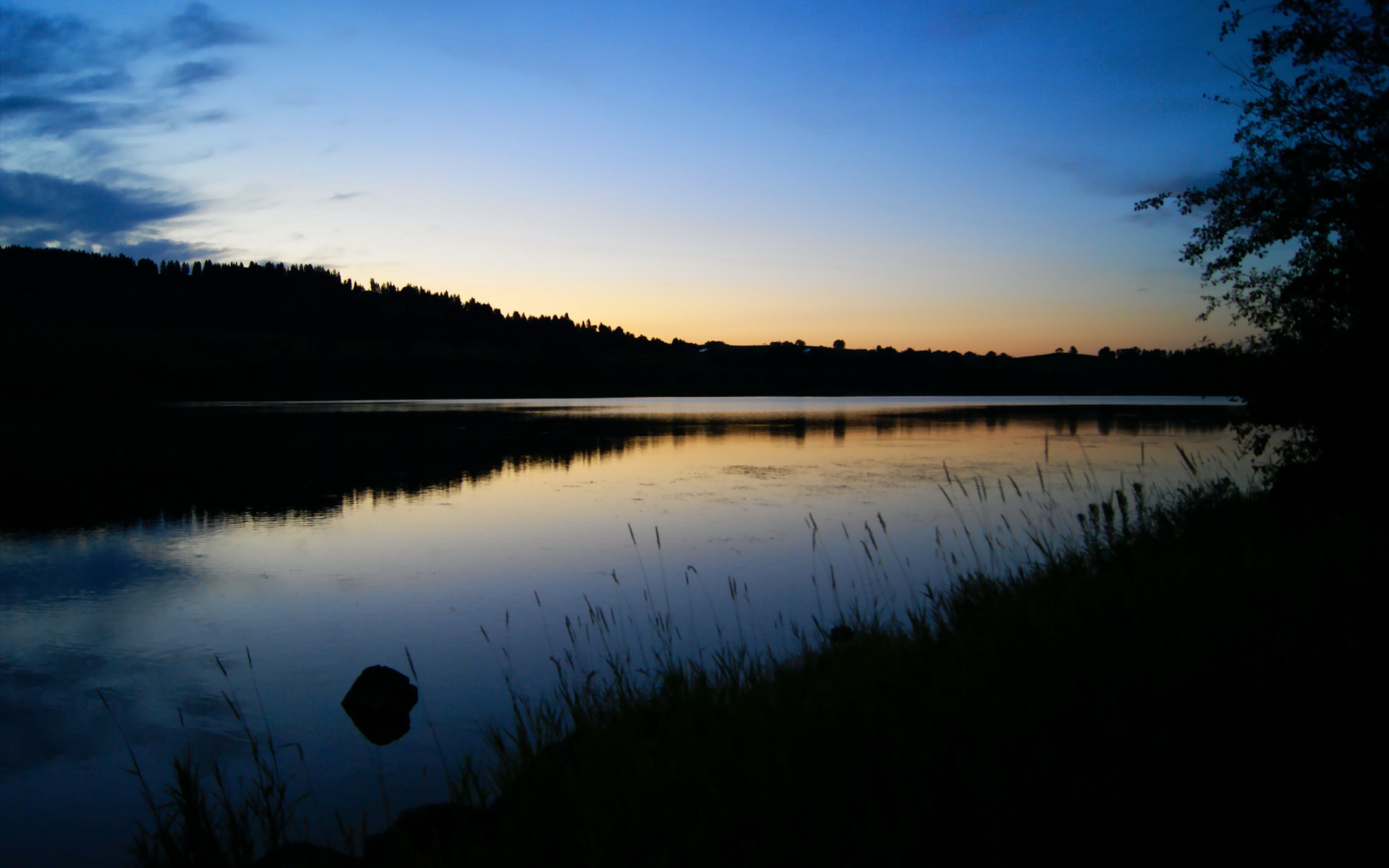 热那亚后卫关键时刻扑出对手射门，帮助球队守住胜利，热那亚实力