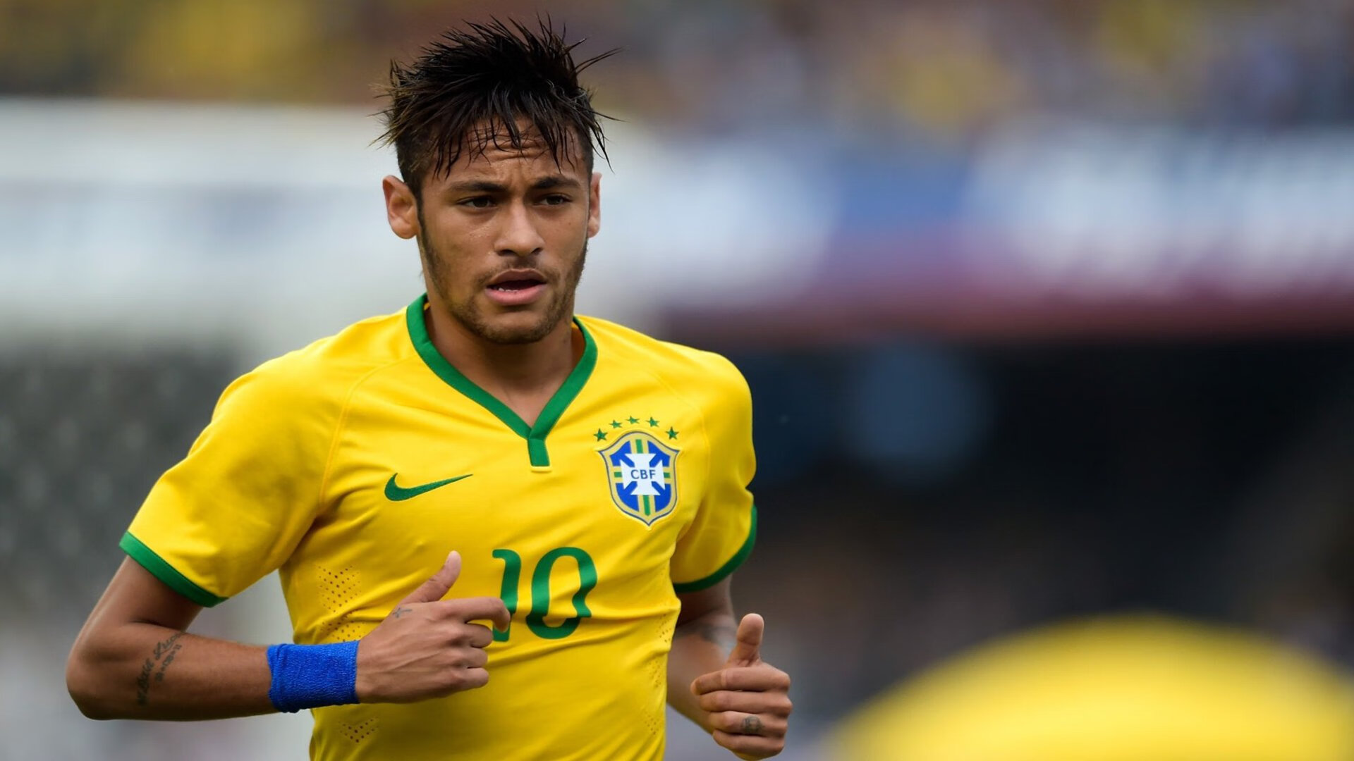 三人协作拉动全队推进节奏，三人配合