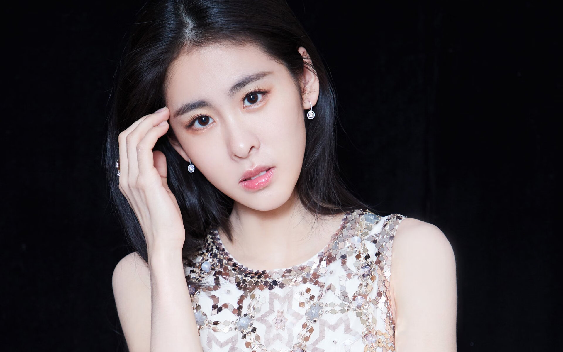 国足热身赛连续不胜暴露后防组织存在明显问题,国足热身赛赛